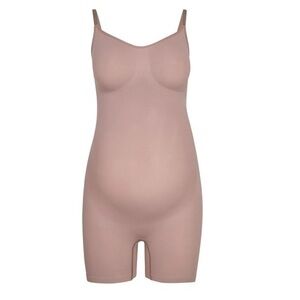 SKIMS SCULPTING BODYSUIT